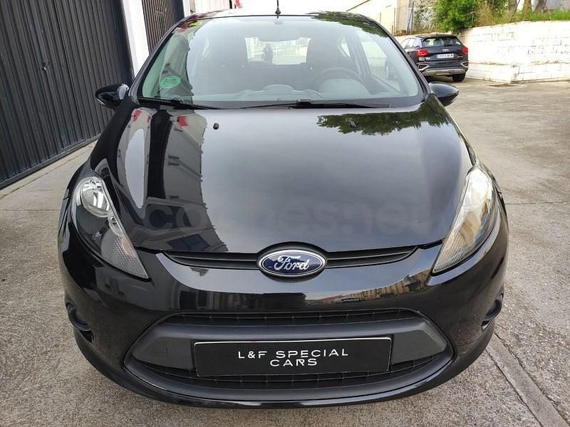 Usado Ford Fiesta Trend 82 CV (60 kW) 2010 Negro Utilitario