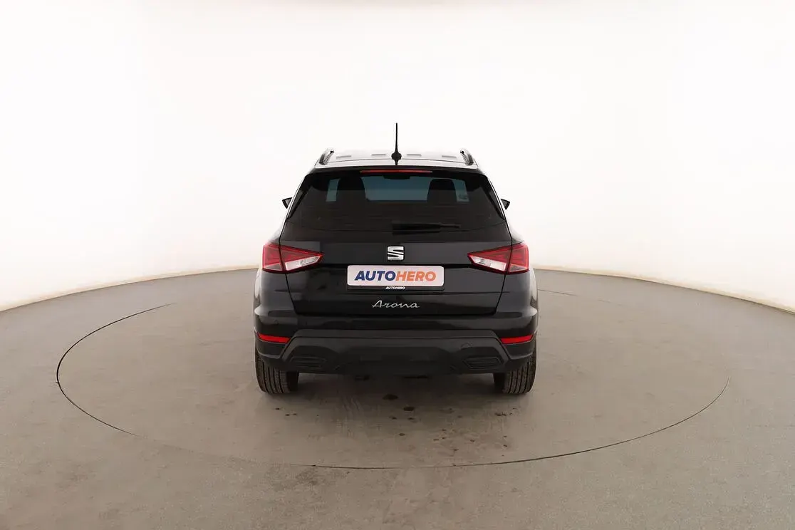 Usado Seat Arona Style 110 CV (80 kW) 2022 Negro SUV