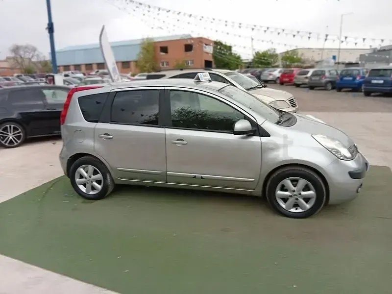 Begagnad Nissan Note Tekna 86 HK (63 kW) 2007 Grå Halvkombi