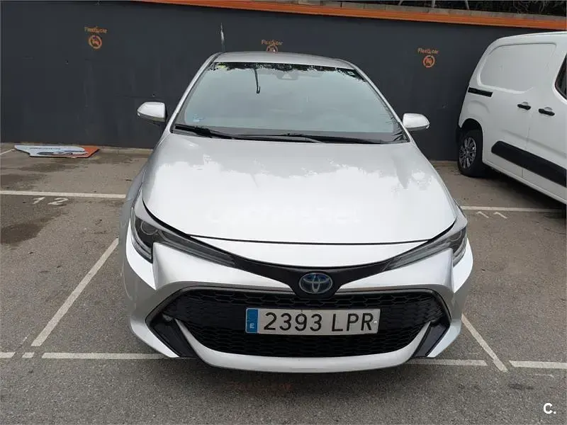 Usado Toyota Corolla Style 180 CV (132 kW) 2021 Gris / plata Berlina