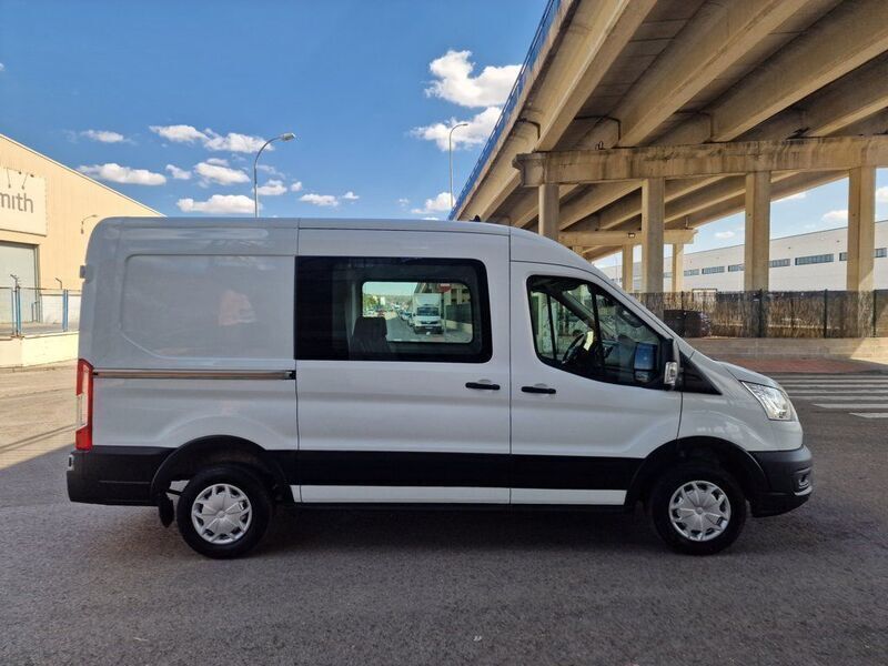 Usado Ford Transit Trend 130 CV (95 kW) 2021 Blanco Monovolumen