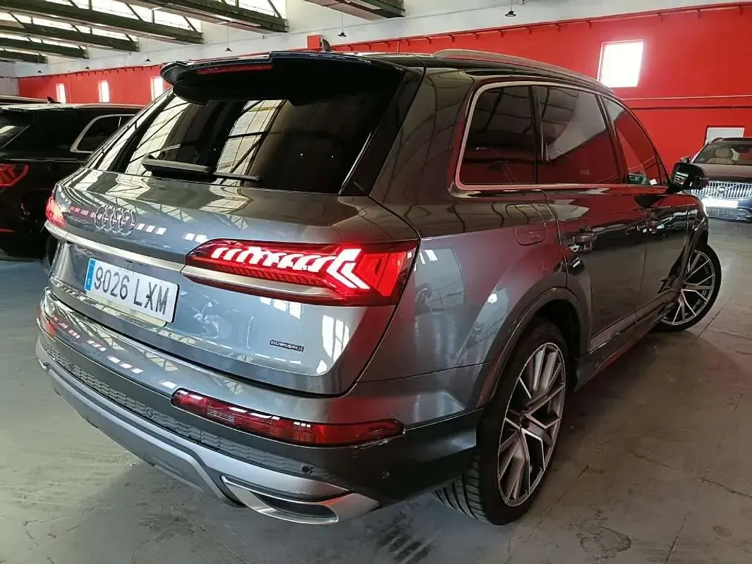 Usado Audi Q7 S-line plus 286 CV (210 kW) 2022 Gris SUV
