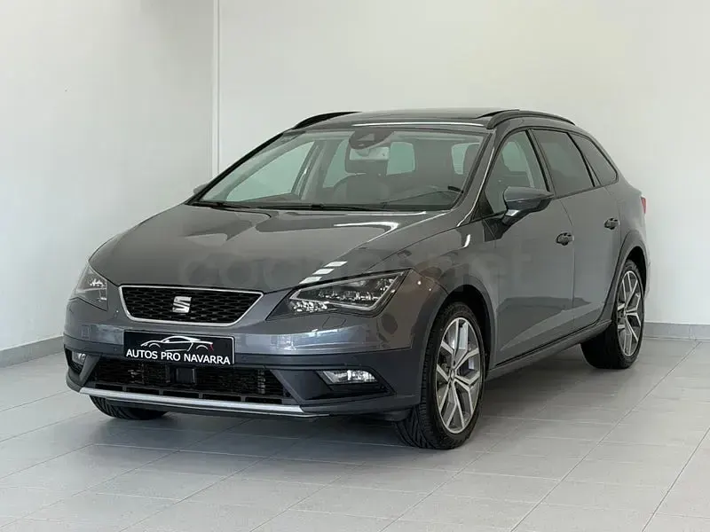 Usado Seat Leon 4Drive 184 CV (135 kW) 2015 Gris / plata Familiar