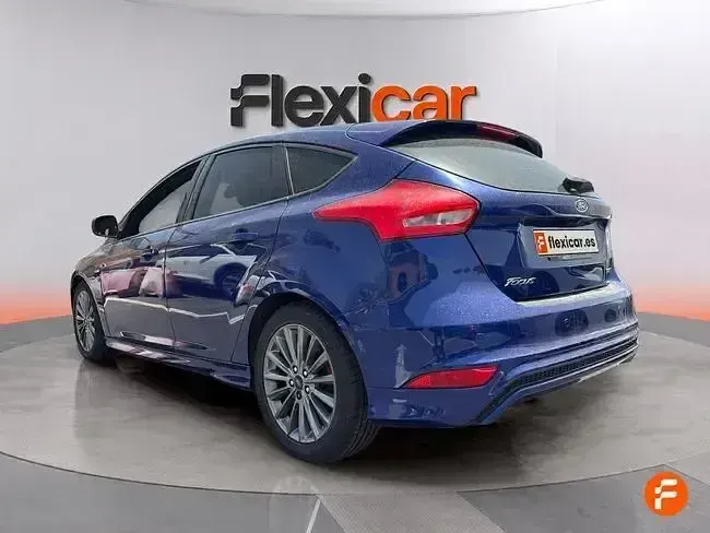 Usado Ford Focus ST-Line 125 CV (91 kW) 2017 Azul Berlina