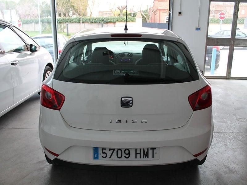 Usado Seat Ibiza Reference 75 CV (55 kW) 2012 Blanco Berlina