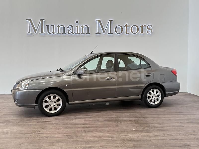 Gris / plata Usado 2005 Kia Rio Berlina | 1990 € (Super precio) - Imagen 1/4