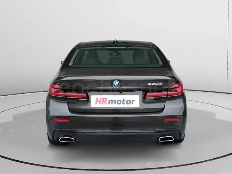 Usado BMW 530e Comfort Edition 292 CV (214 kW) 2023 Negro Berlina