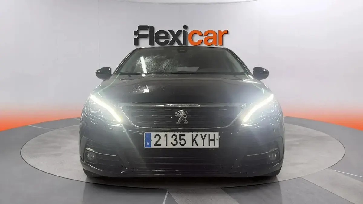 Usado Peugeot 308 Style 101 CV (74 kW) 2019 Negro Berlina