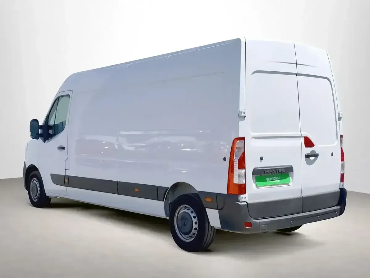 Usado Renault Master 135 CV (99 kW) 2024 Blanco Monovolumen