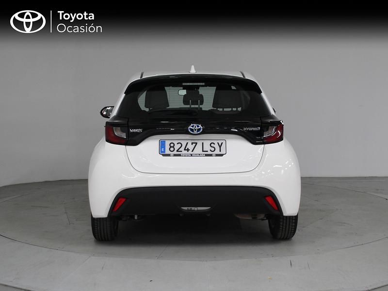 Usado Toyota Yaris Hybrid Business Edition 116 CV (85 kW) 2021 Blanco Berlina