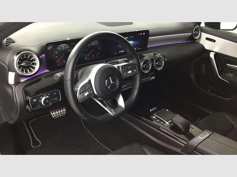 Usado Mercedes A200 150 CV (110 kW) 2021 Azul Berlina