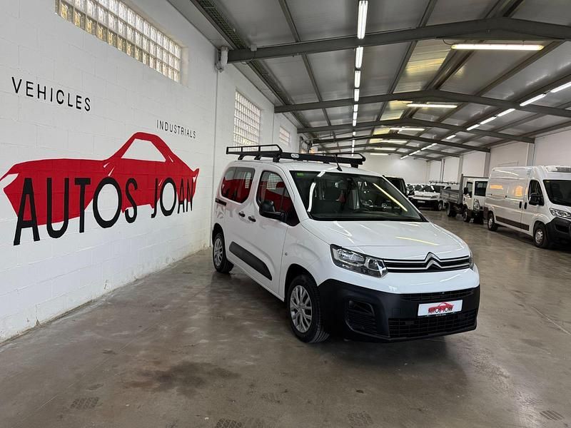 Usado Citroën Berlingo Live 100 CV (73 kW) 2022 Blanco Monovolumen