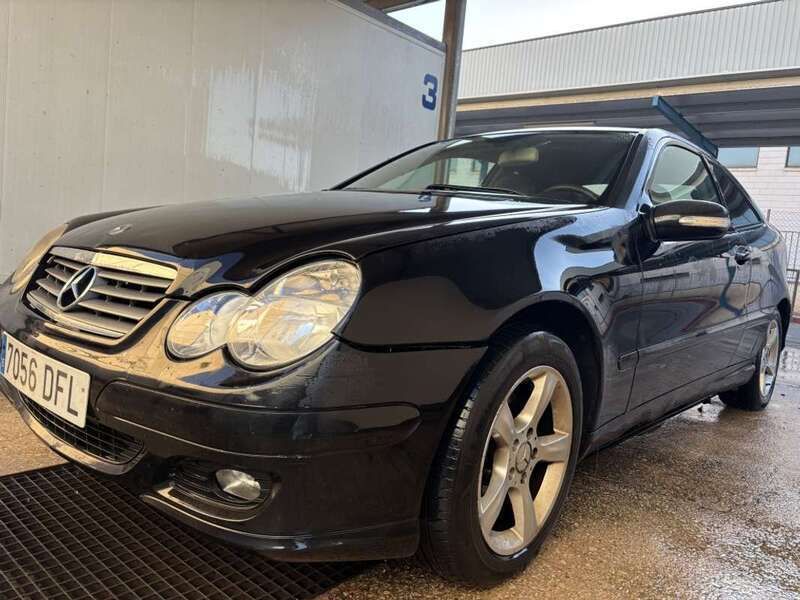 Usado Mercedes C200 Sport Edition 121 CV (88 kW) 2005 Negro Coupe