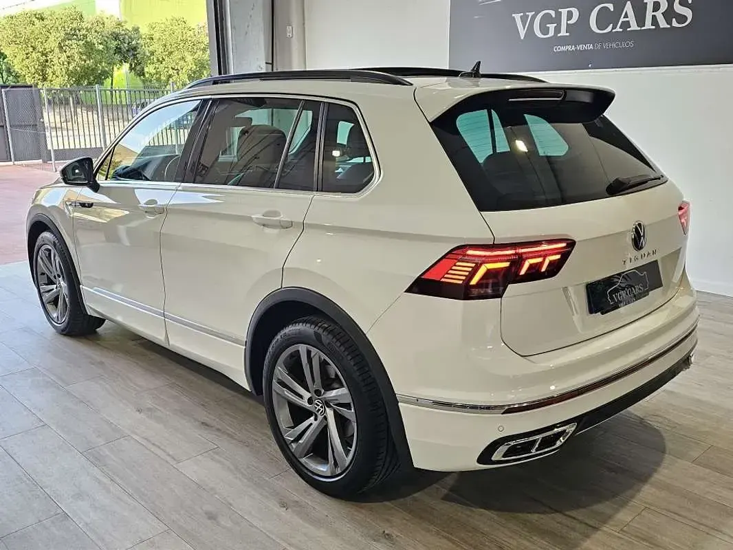 Usado VW Tiguan R-line 150 CV (110 kW) 2021 Blanco SUV
