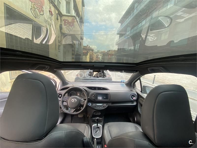 Usado Toyota Yaris Hybrid Advance 100 CV (73 kW) 2019 Blanco Berlina