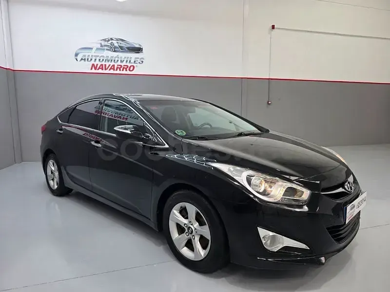 Usado Hyundai i40 115 CV (84 kW) 2013 Negro Berlina