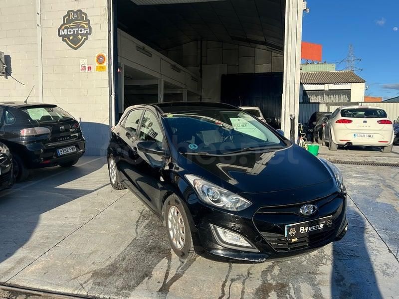 Usado Hyundai i30 100 CV (73 kW) 2014 Negro Berlina