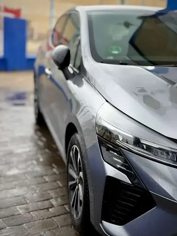 Usado Renault Clio Evolution 114 CV (83 kW) 2025 Gris Utilitario
