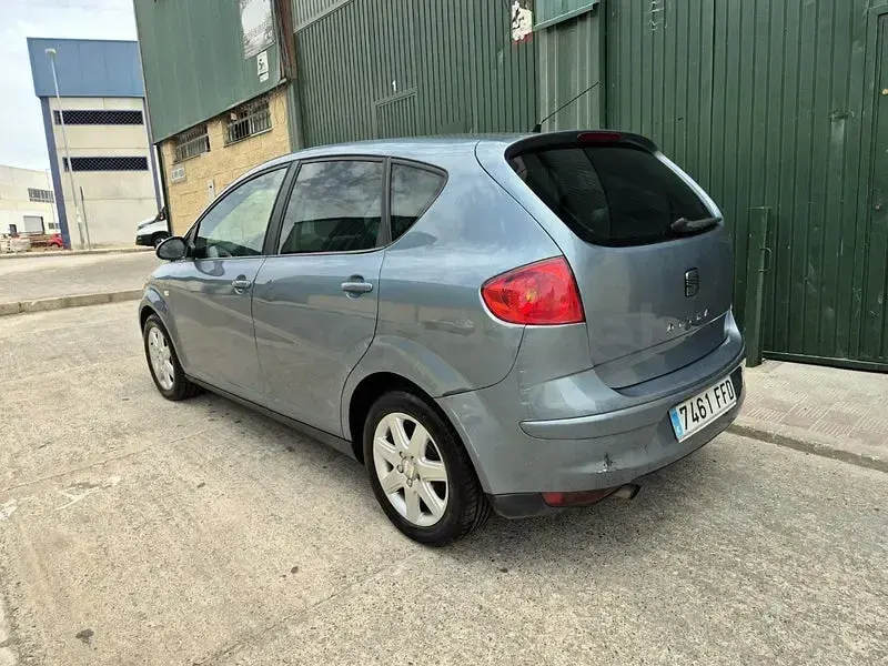 Usado Seat Altea Stylance 105 CV (77 kW) 2006 Gris / plata Monovolumen