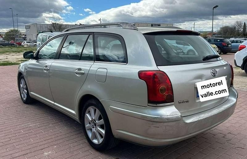 Usado Toyota Avensis Sol 116 CV (85 kW) 2004 Beige Familiar