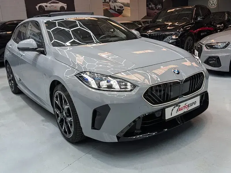 Usado BMW 120 M Sport 163 CV (119 kW) 2025 Gris / plata Utilitario