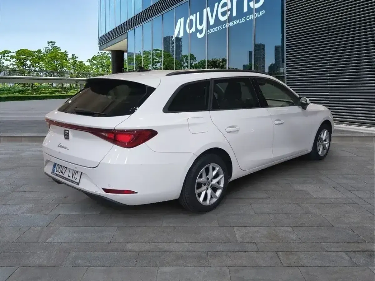 Usado Seat Leon Style 116 CV (85 kW) 2021 Blanco Familiar