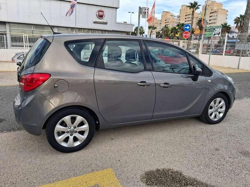 Usado Opel Meriva Enjoy 101 CV (74 kW) 2011 Gris Monovolumen