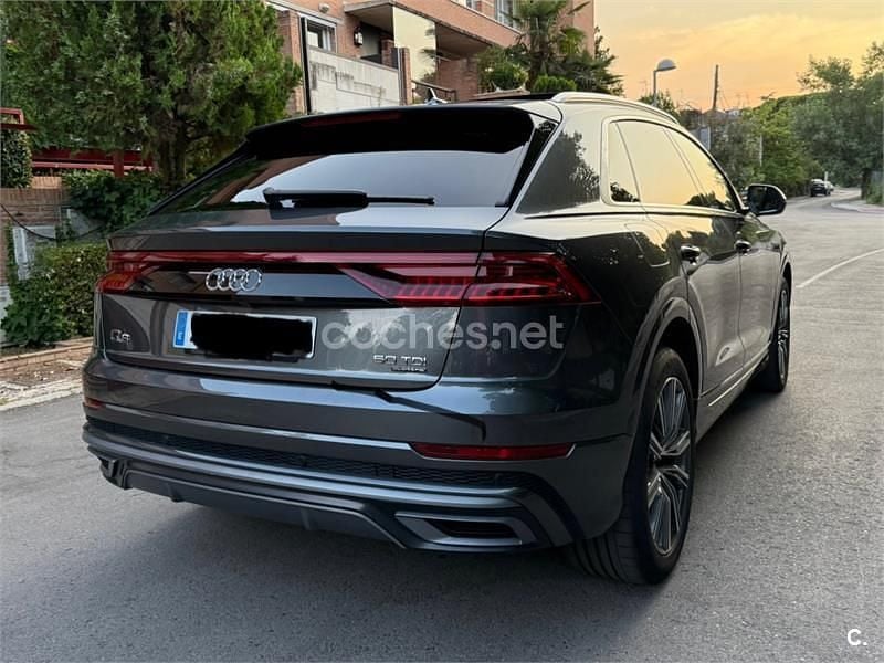 Usado Audi Q8 S-line plus 286 CV (210 kW) 2022 Gris / plata SUV