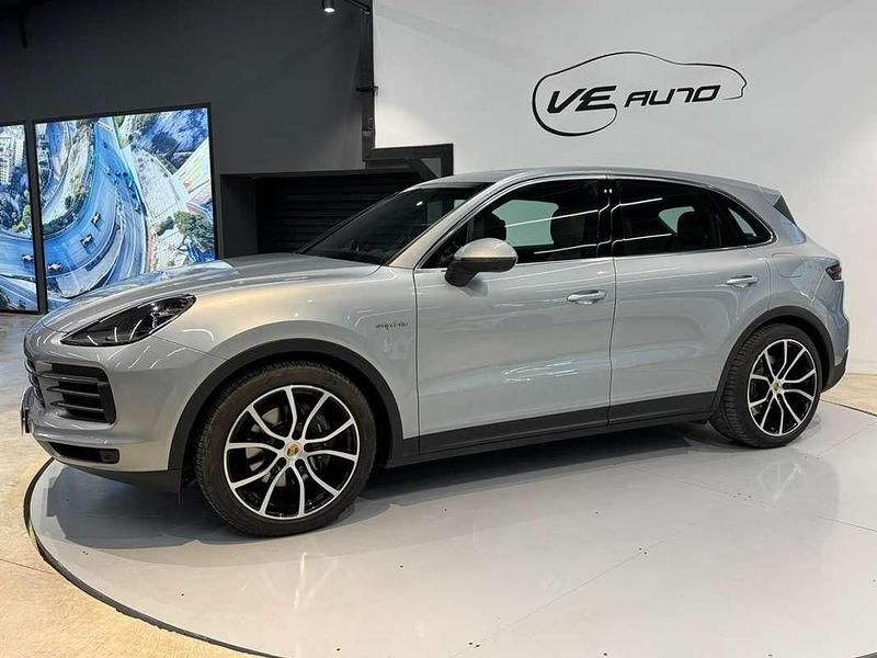 Usado Porsche Cayenne 462 CV (339 kW) 2021 Gris / plata SUV