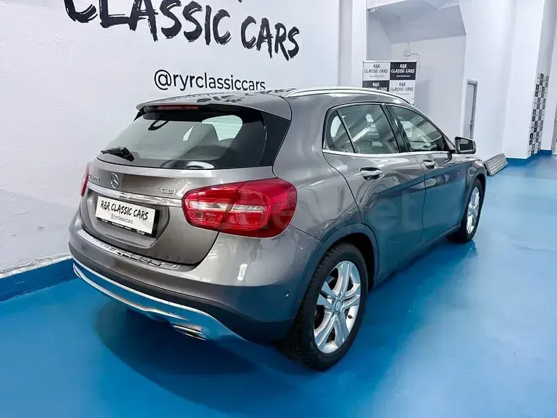 Usado Mercedes GLA220 Urban 170 CV (125 kW) 2015 Gris / plata SUV