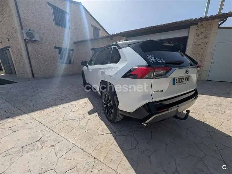 Usado Toyota RAV4 Hybrid Style 218 CV (160 kW) 2024 Blanco SUV