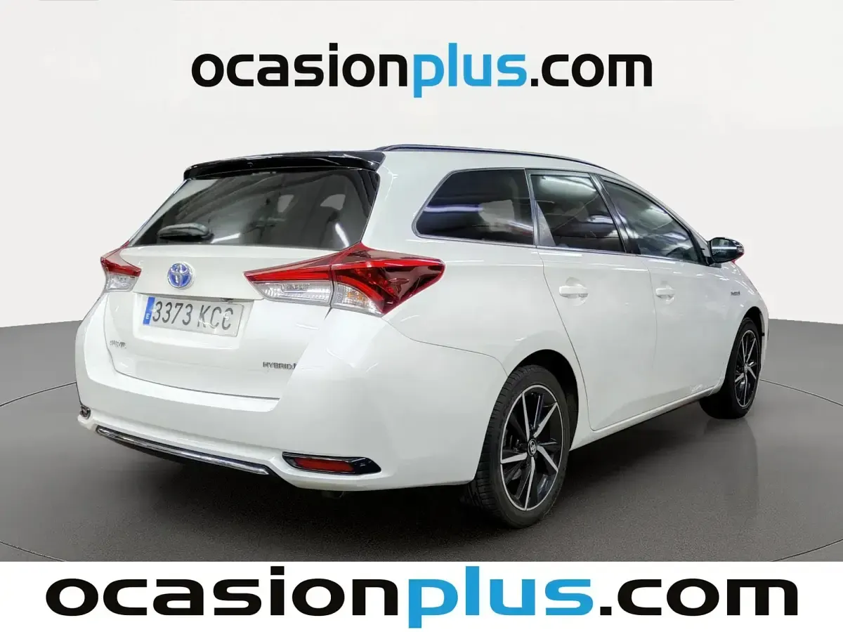 Usado Toyota Auris Hybrid 136 CV (100 kW) 2017 Blanco Familiar