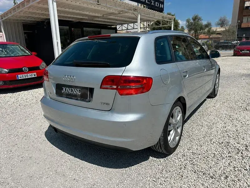 Usado Audi A3 Ambition 105 CV (77 kW) 2011 Gris / plata Utilitario