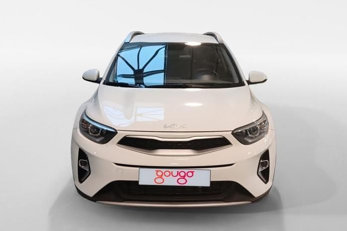 Usado Kia Stonic 101 CV (74 kW) 2023 Blanco SUV