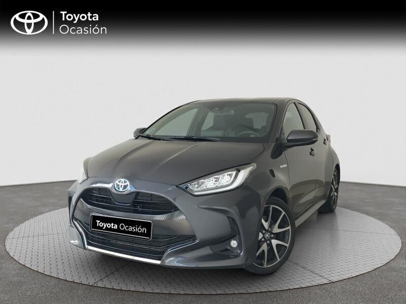 Gris / plata Usado 2021 Toyota Yaris Hybrid Style Berlina | 19.200 € (Precio justo) - Imagen 1/4
