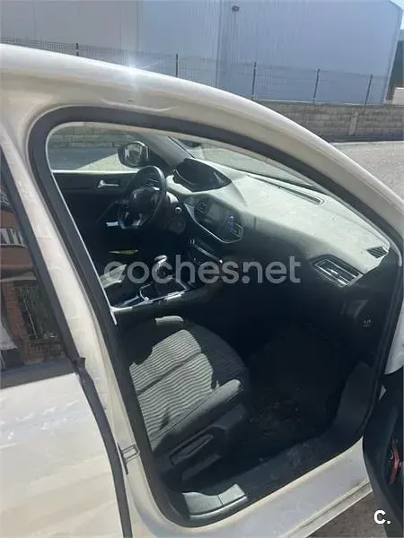 Usado Peugeot 308 Access 92 CV (67 kW) 2014 Blanco Berlina
