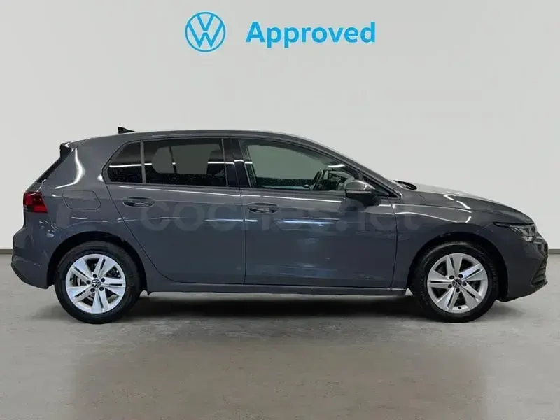 Usado VW Golf VIII Life 110 CV (80 kW) 2024 Gris / plata Berlina