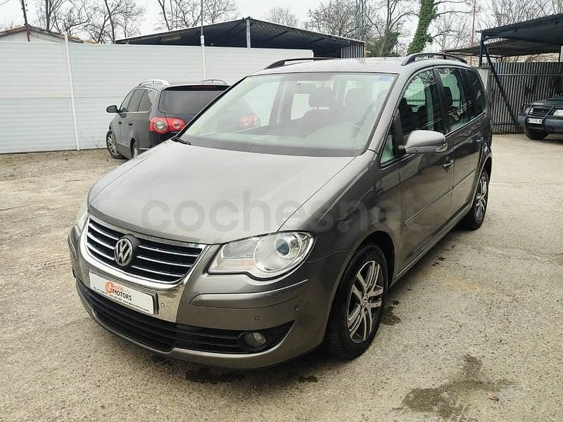 Usado VW Touran Highline 140 CV (102 kW) 2008 Gris / plata Monovolumen