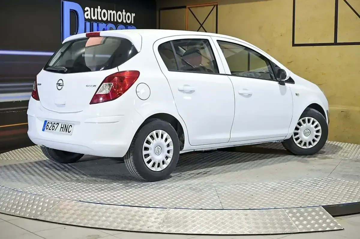 Usado Opel Corsa Selective 75 CV (55 kW) 2012 Blanco Utilitario