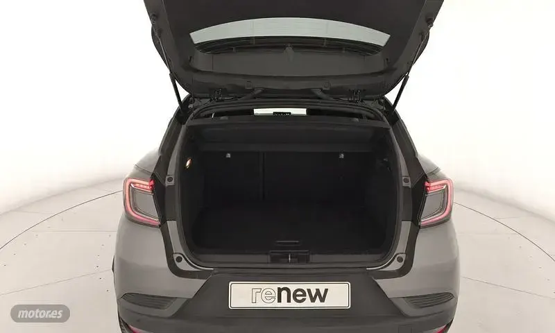 Usado Renault Captur Techno 145 CV (106 kW) 2025 Gris / plateado SUV