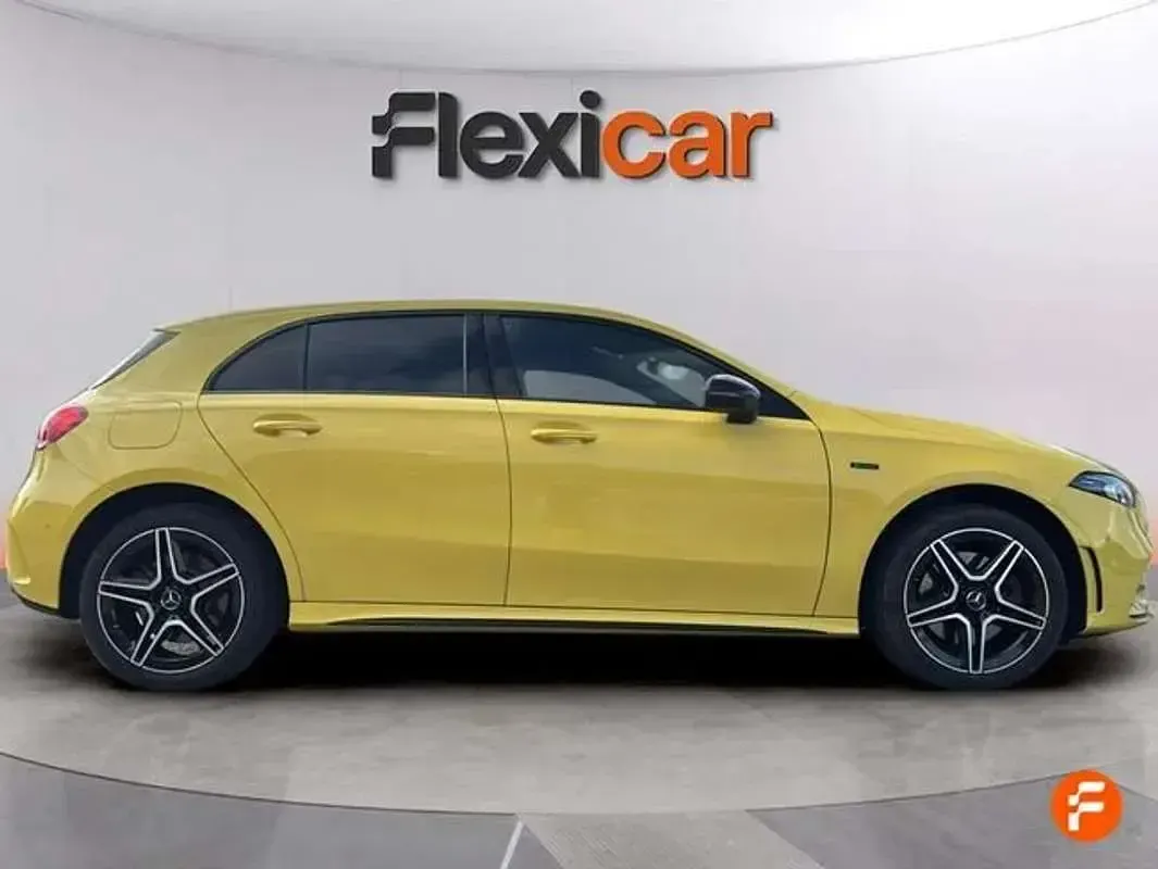 Usado Mercedes A250 218 CV (160 kW) 2021 Amarillo Berlina