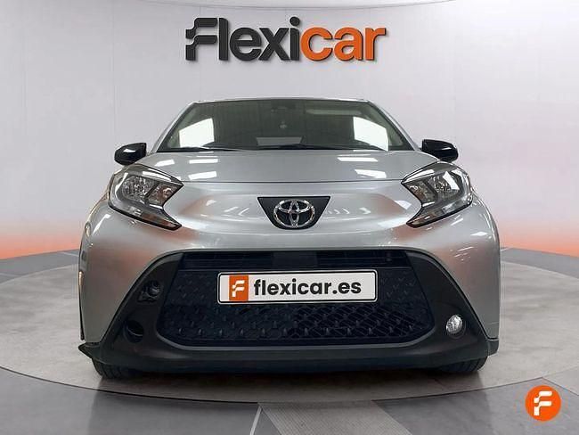 Usado Toyota Aygo Play 72 CV (52 kW) 2024 Gris / plata Utilitario