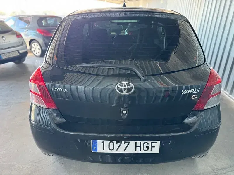 Usado Toyota Yaris Live 90 CV (66 kW) 2012 Negro Utilitario