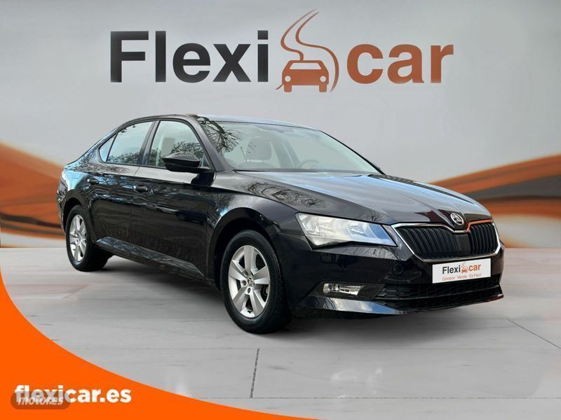 Usado Skoda Superb Active 150 CV (110 kW) 2018 Negro Berlina