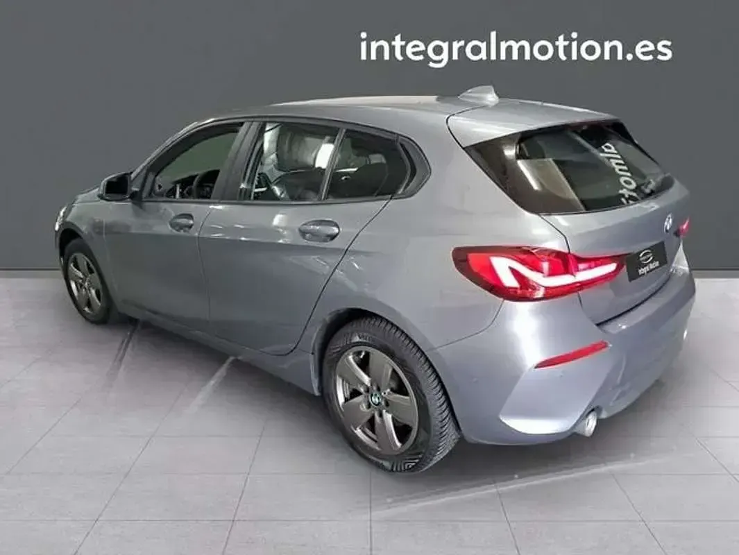 Usado BMW 118 150 CV (110 kW) 2023 Gris Utilitario
