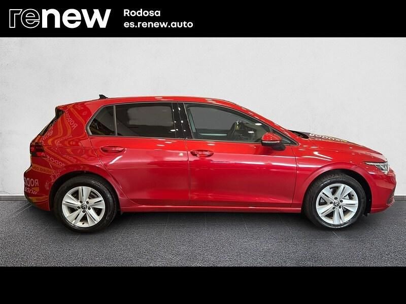 Usado VW Golf VIII Life 110 CV (80 kW) 2021 Rojo Berlina