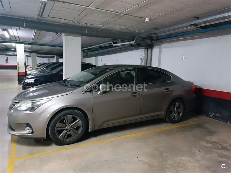 Usado Toyota Avensis Advance 147 CV (108 kW) 2014 Gris / plata Berlina