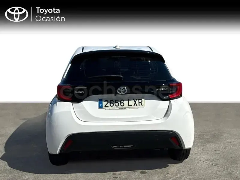 Usado Toyota Yaris Hybrid Active 116 CV (85 kW) 2022 Blanco Berlina