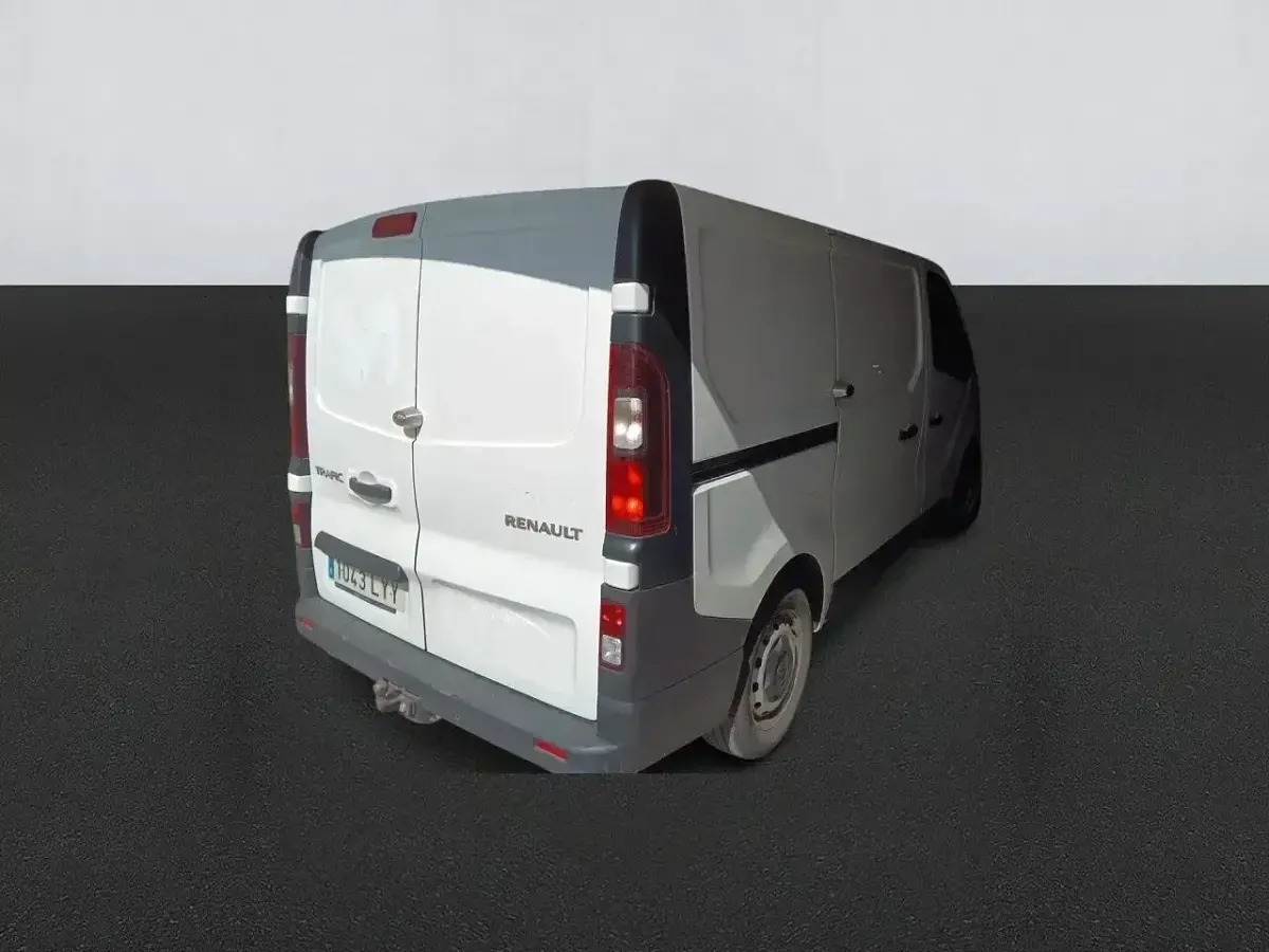 Usado Renault Trafic 120 CV (88 kW) 2022 Blanco Monovolumen