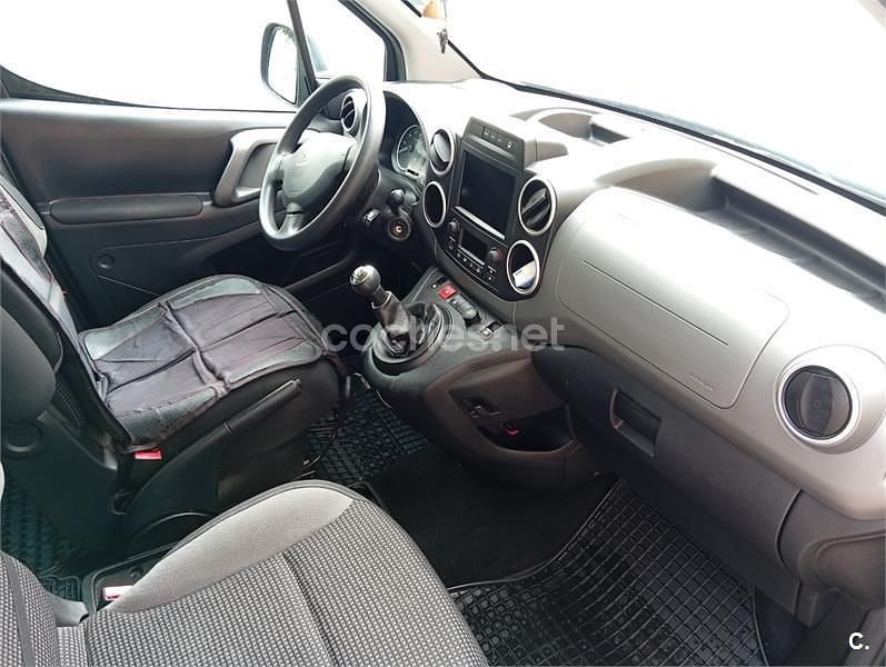 Usado Peugeot Partner Tepee Outdoor 120 CV (88 kW) 2016 Gris / plata Monovolumen